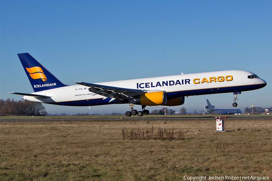 Icelandair Cargo Boeing 757-208(PCF) (TF-FIH) | Photo 133315