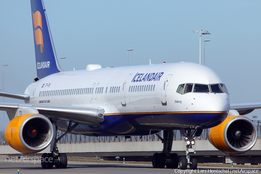 Icelandair Boeing 757-208 (TF-FIN) | Photo 70458
