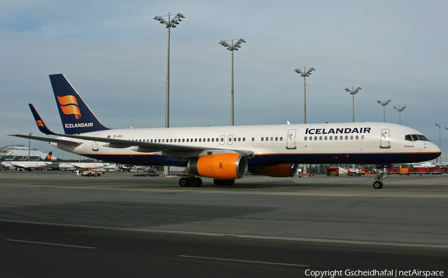 Icelandair Boeing 757-256 (TF-FIY) | Photo 21004