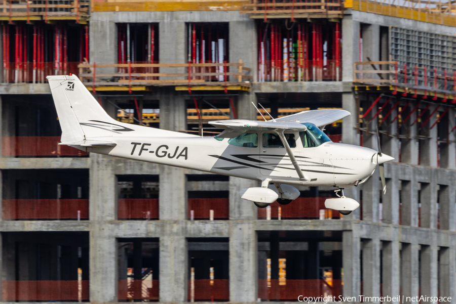 (Private) Cessna 172N Skyhawk (TF-GJA) | Photo 565210