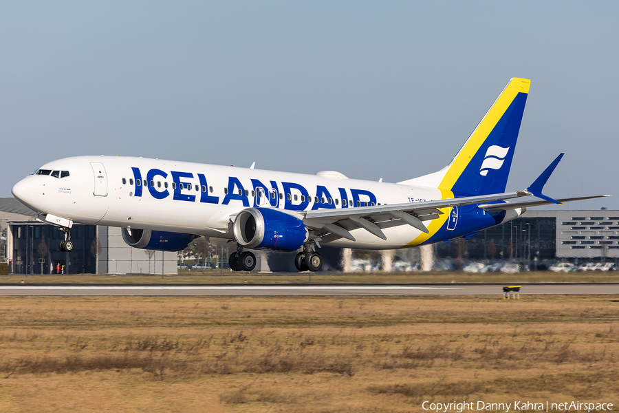 Icelandair Boeing 737-8 MAX (TF-ICY) | Photo 494260