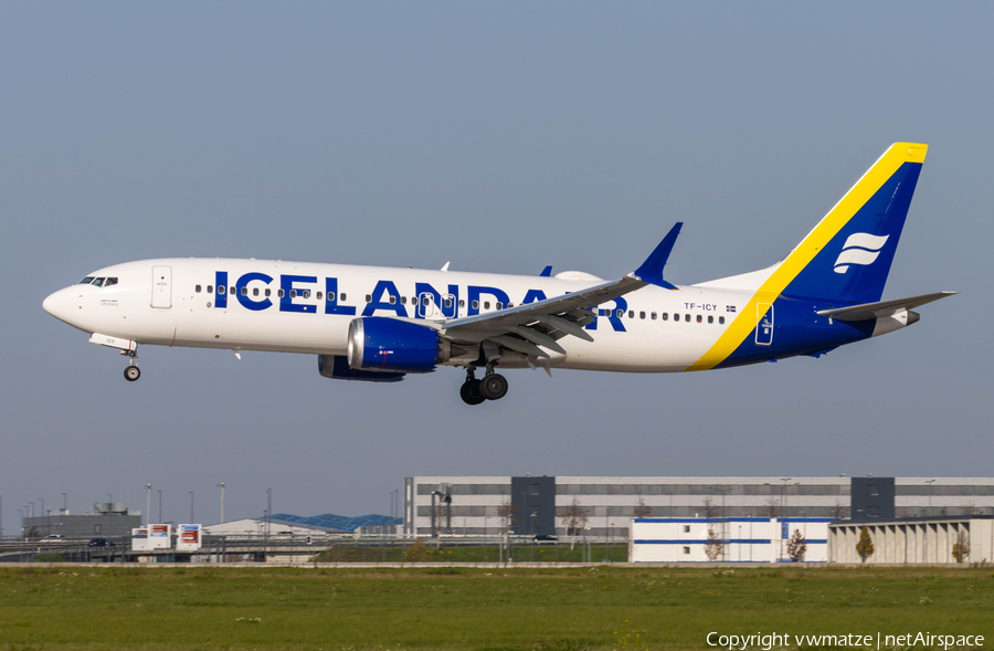 Icelandair Boeing 737-8 MAX (TF-ICY) | Photo 534378