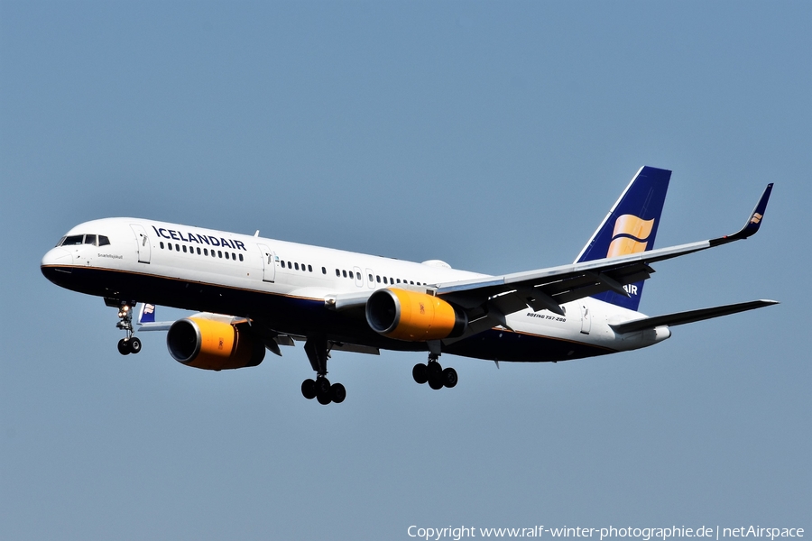 Icelandair Boeing 757-223 (TF-ISD) | Photo 459764