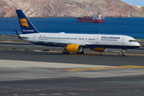 Icelandair Boeing 757-223 (TF-ISF) at  Gran Canaria, Spain