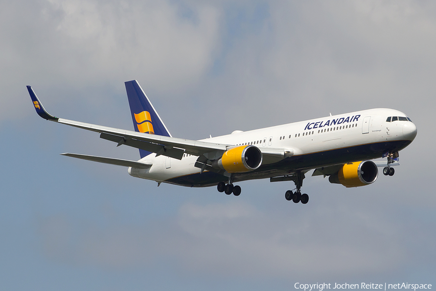 Icelandair Boeing 767-319(ER) (TF-ISN) | Photo 109293