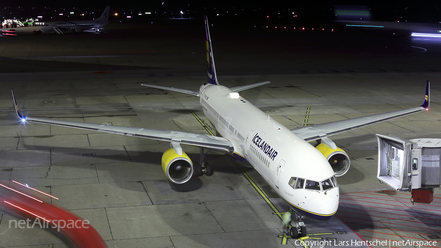 Icelandair Boeing 757-223 (TF-ISS) | Photo 129113