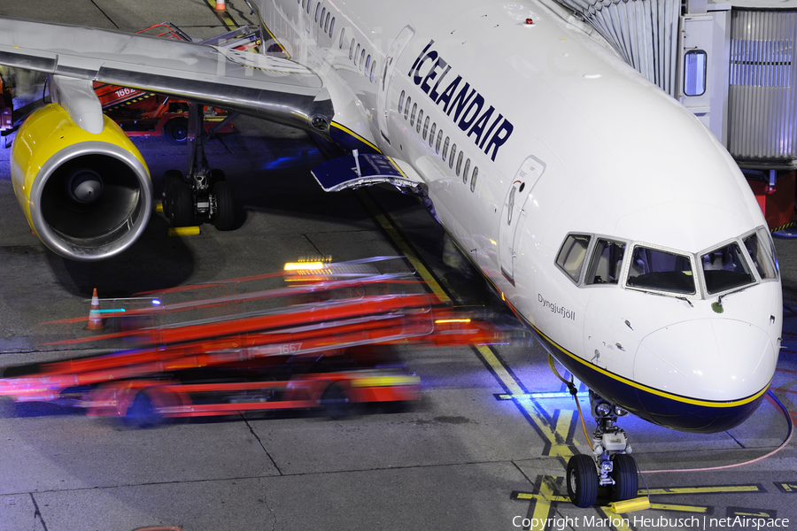 Icelandair Boeing 757-223 (TF-ISS) | Photo 129130