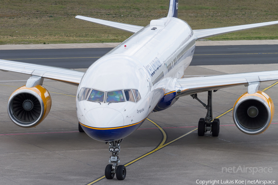 Icelandair Boeing 757-223 (TF-ISS) | Photo 317742