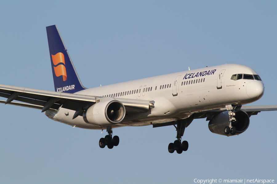 Icelandair Boeing 757-256 (TF-LLX) | Photo 1310