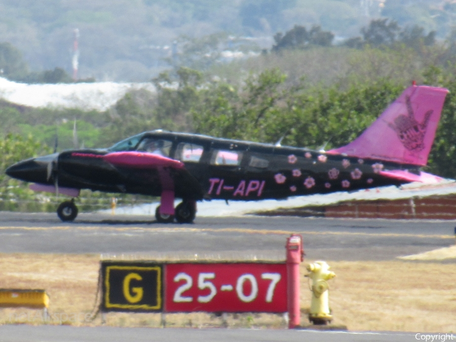 CarmonAir Charter Piper PA-34-200T Seneca II (TI-API) | Photo 377460