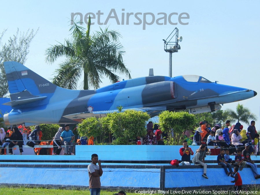 Indonesian Air Force (TNI-AU) Douglas A-4E Skyhawk (TT-0435) | Photo 299474