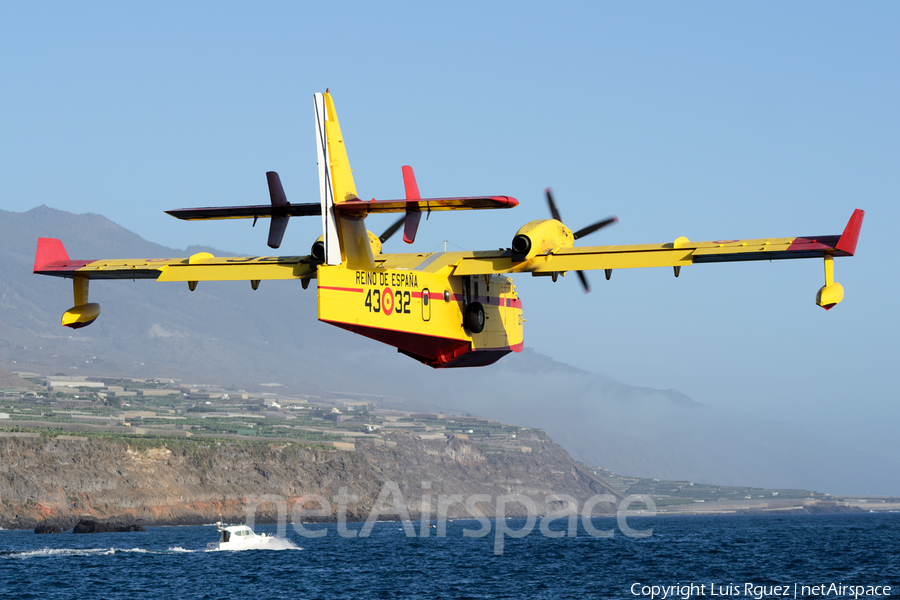 Spanish Air Force (Ejército del Aire) Canadair CL-415 (UD.14-02) | Photo 401010