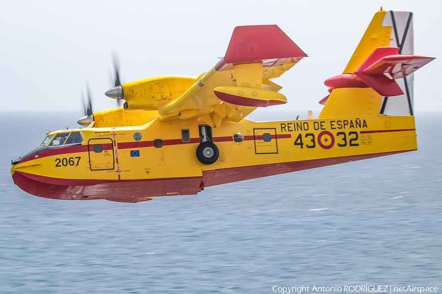 Spanish Air Force (Ejército del Aire) Canadair CL-415 (UD.14-02) | Photo 559473