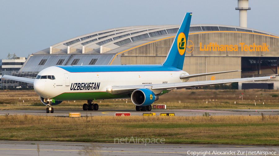 Uzbekistan Airways Boeing 767-33PF(ER) (UK67001) | Photo 125908