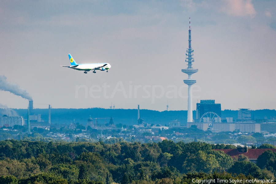 Uzbekistan Airways Boeing 767-33PF(ER) (UK67001) | Photo 117515