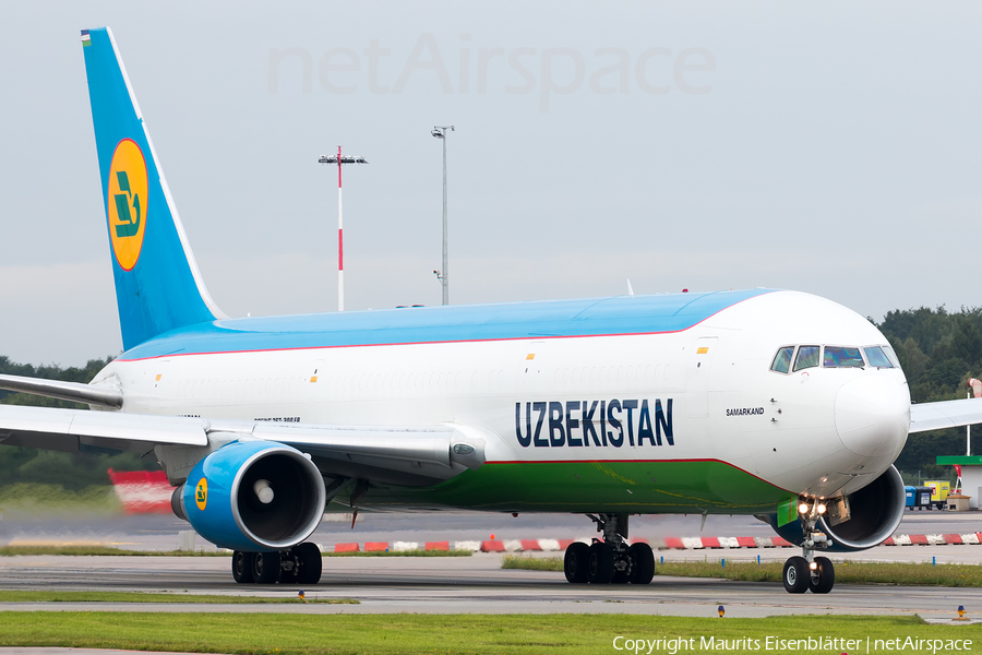 Uzbekistan Airways Boeing 767-33PF(ER) (UK67001) | Photo 118392