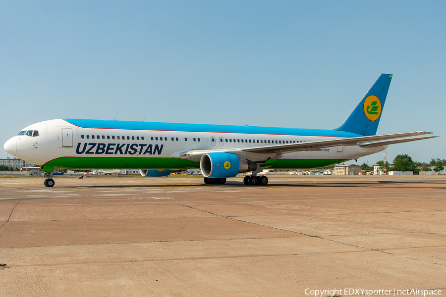 Uzbekistan Airways Boeing 767-33P(ER) (UK67005) | Photo 507572