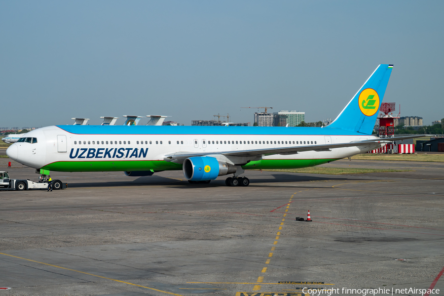 Uzbekistan Airways Boeing 767-33P(ER) (UK67005) | Photo 679442
