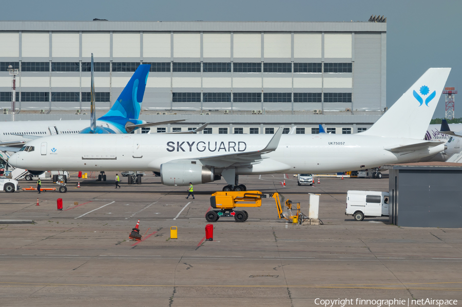 Sky Guard Boeing 757-28A(PCF) (UK75057) | Photo 679440