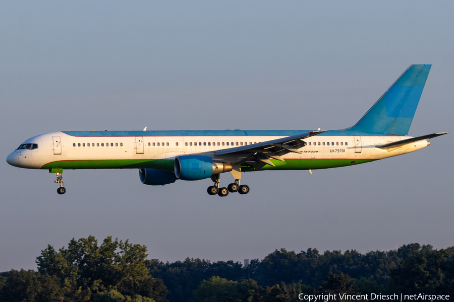 Uzbekistan Airways Boeing 757-23P (UK75701) | Photo 662465