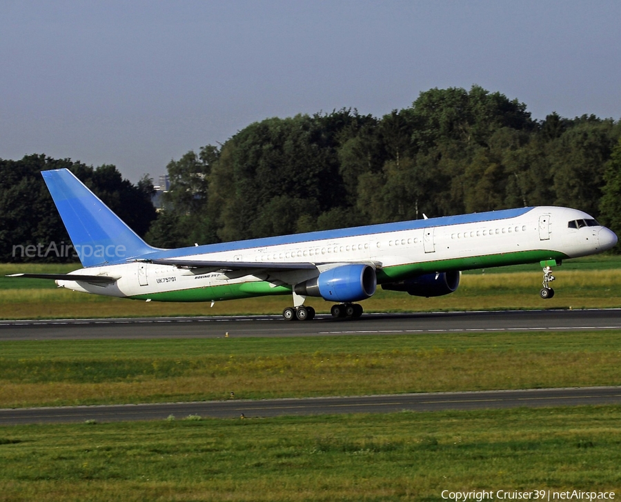 Uzbekistan Airways Boeing 757-23P (UK75701) | Photo 667510