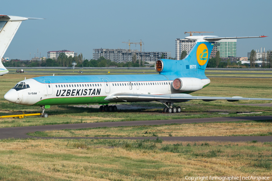 Uzbekistan Airways Tupolev Tu-154M (UK85711) | Photo 679444