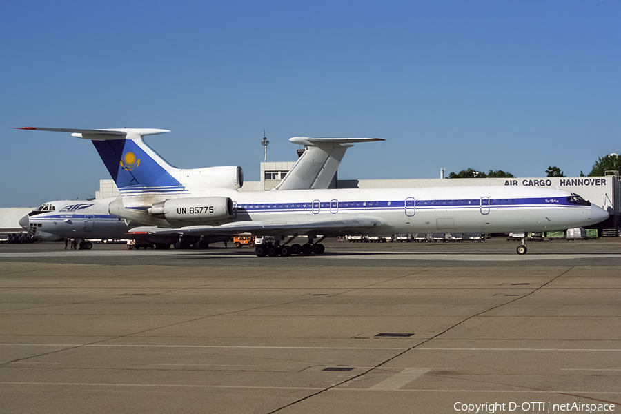Vipair Tupolev Tu-154M (UN-85775) | Photo 413512
