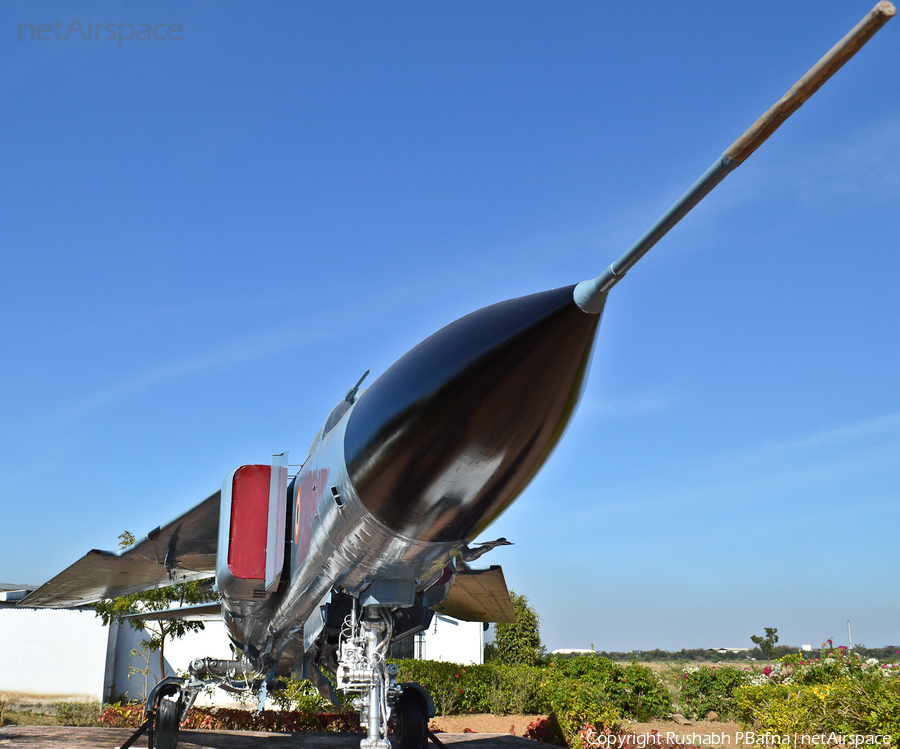 Indian Air Force Mikoyan-Gurevich MiG-23MF Flogger-B (SK425) | Photo 38240