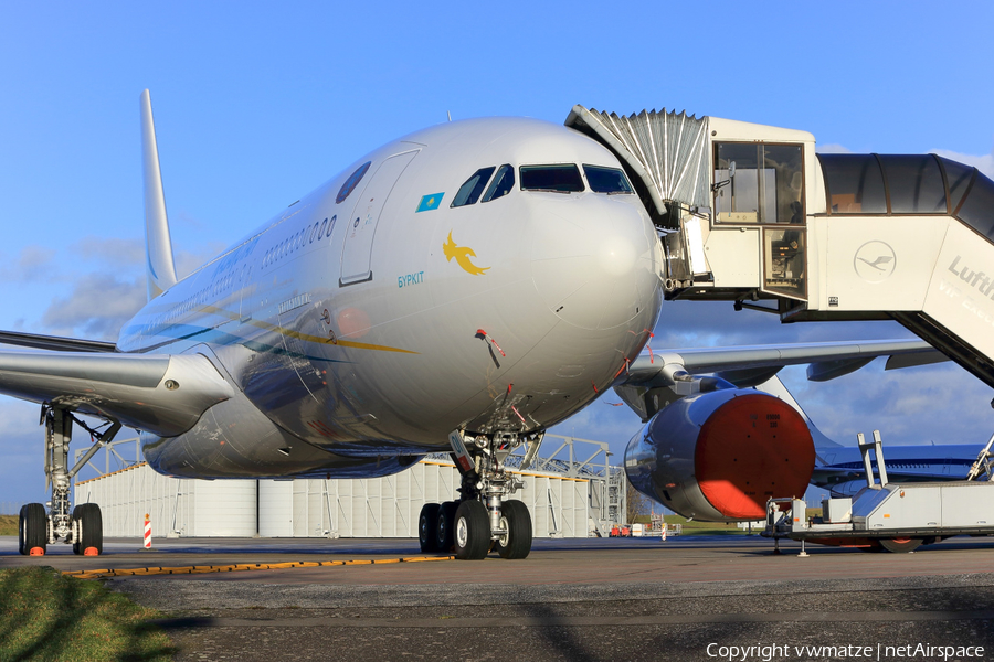 Kazakhstan Government Airbus A330-243(Prestige) (UP-A3001) | Photo 137664