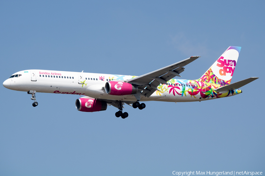 Sunday Airlines Boeing 757-21B (UP-B5704) | Photo 512290