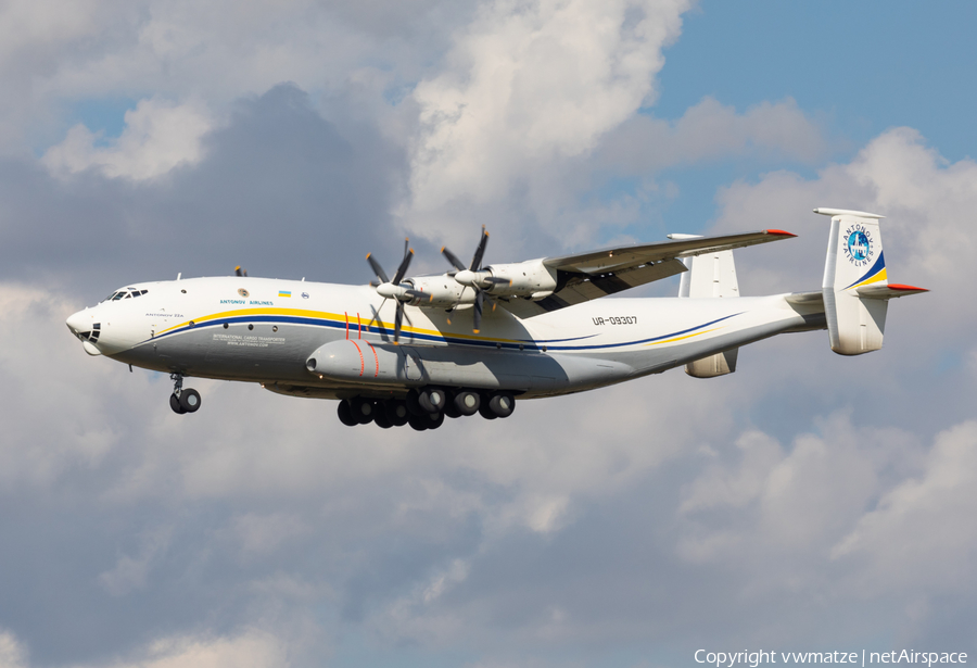 Antonov Airlines Antonov An-22A (UR-09307) | Photo 402562