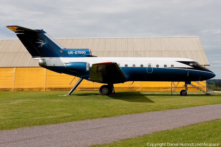 UES Avia Yakovlev Yak-40K (UR-87590) | Photo 473113