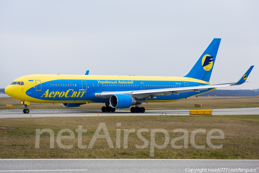 Aerosvit Airlines Boeing 767-33A(ER) (UR-AAI) | Photo 18377