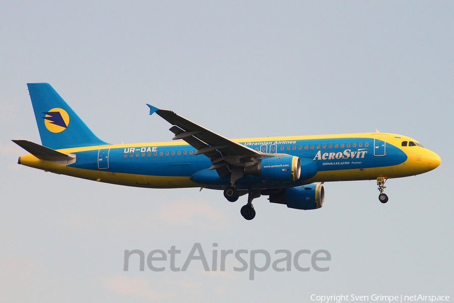 Aerosvit Airlines Airbus A320-211 (UR-DAE) | Photo 32614