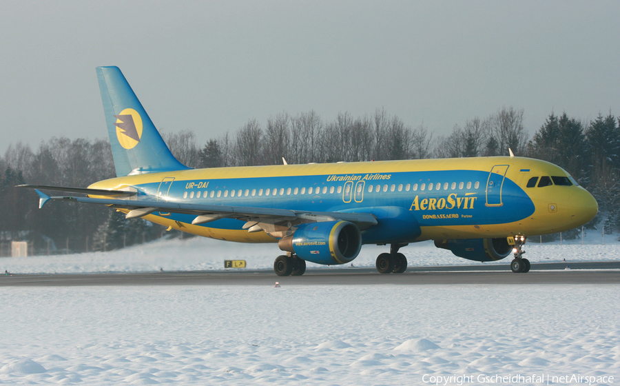 Aerosvit Airlines Airbus A320-212 (UR-DAI) | Photo 21008