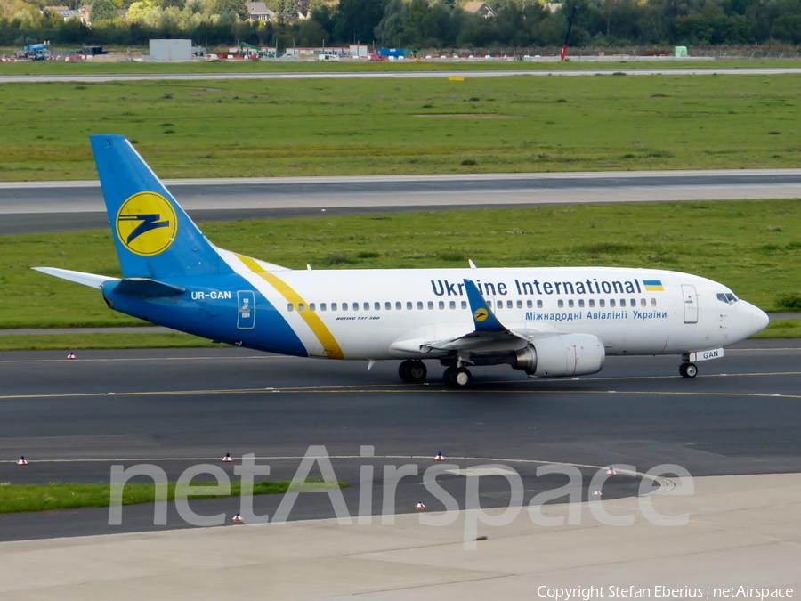Ukraine International Airlines Boeing 737-36N (UR-GAN) | Photo 428867