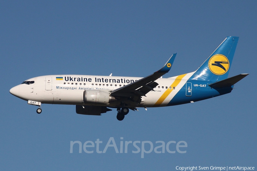 Ukraine International Airlines Boeing 737-528 (UR-GAT) | Photo 247803