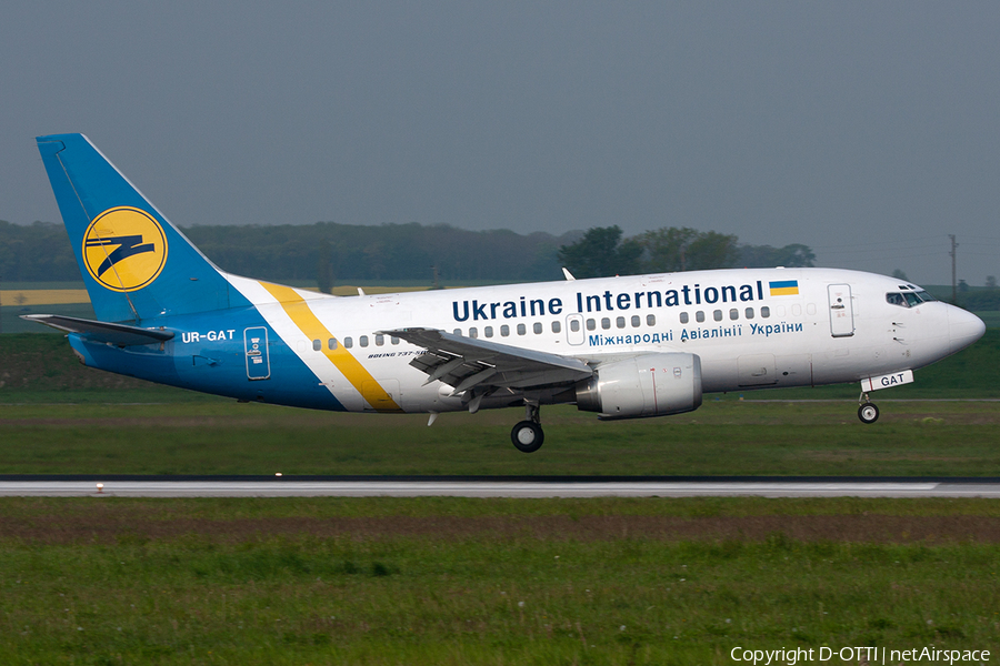 Ukraine International Airlines Boeing 737-528 (UR-GAT) | Photo 254446