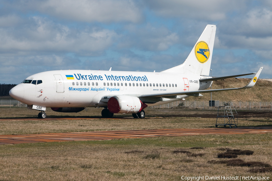 Ukraine International Airlines Boeing 737-548 (UR-GBE) | Photo 506890