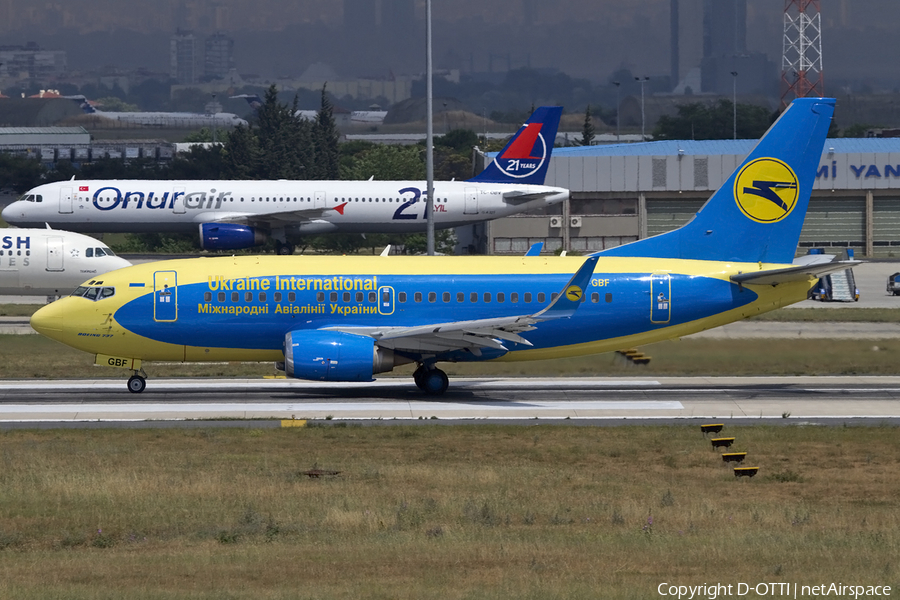 Ukraine International Airlines Boeing 737-548 (UR-GBF) | Photo 409822