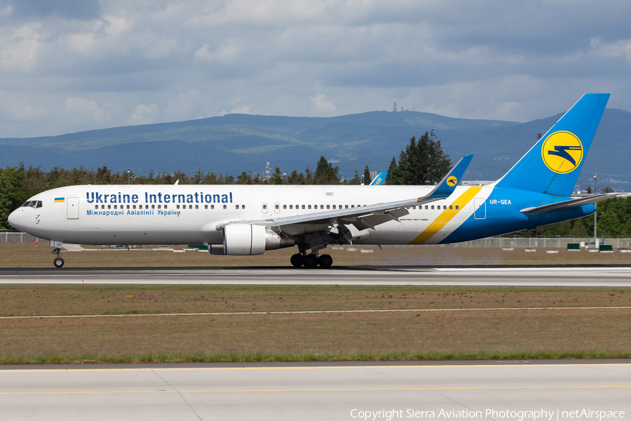 Ukraine International Airlines Boeing 767-322(ER) (UR-GEA) | Photo 502399