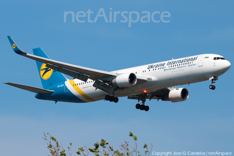 Ukraine International Airlines Boeing 767-322(ER) (UR-GEA) | Photo 180054