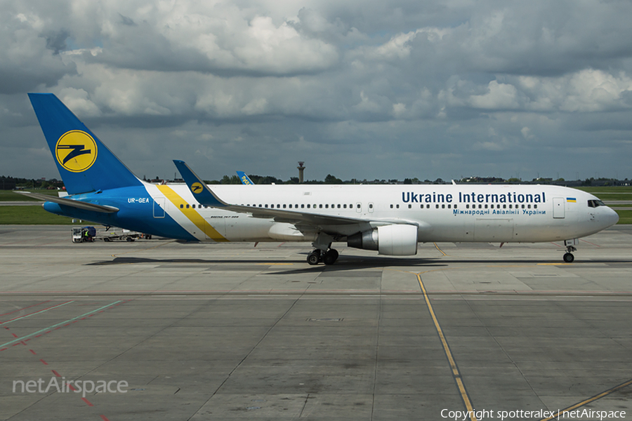Ukraine International Airlines Boeing 767-322(ER) (UR-GEA) | Photo 93624