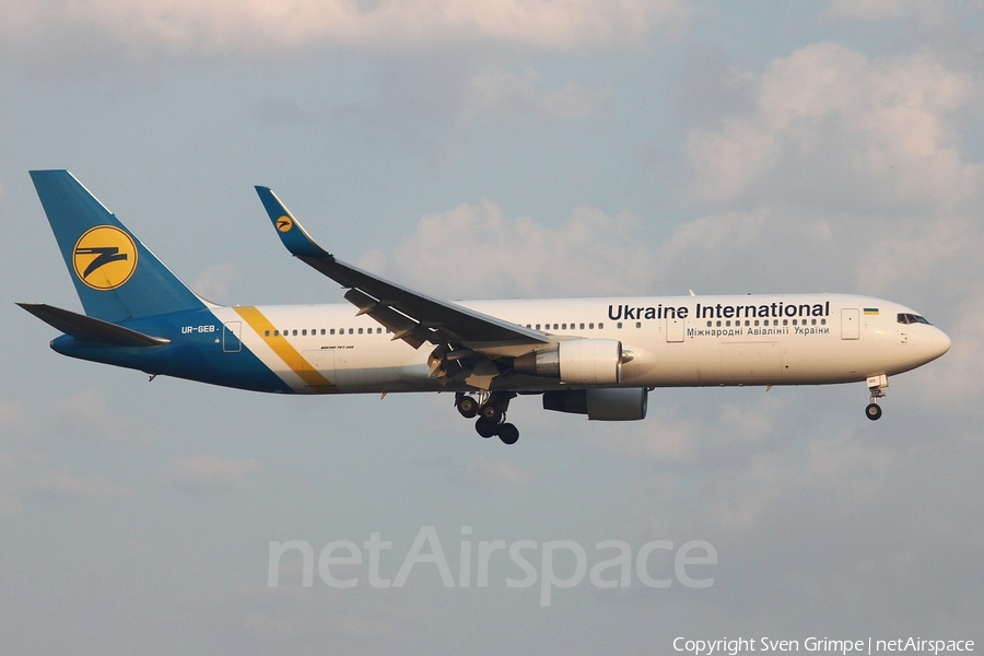Ukraine International Airlines Boeing 767-33A(ER) (UR-GEB) | Photo 82406