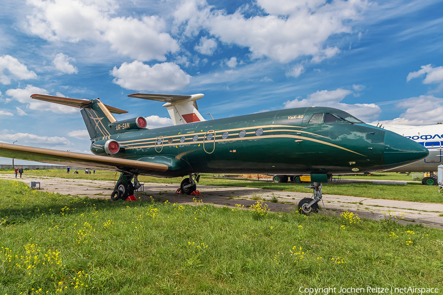 (Private) Yakovlev Yak-40 (UR-SAN) | Photo 384702