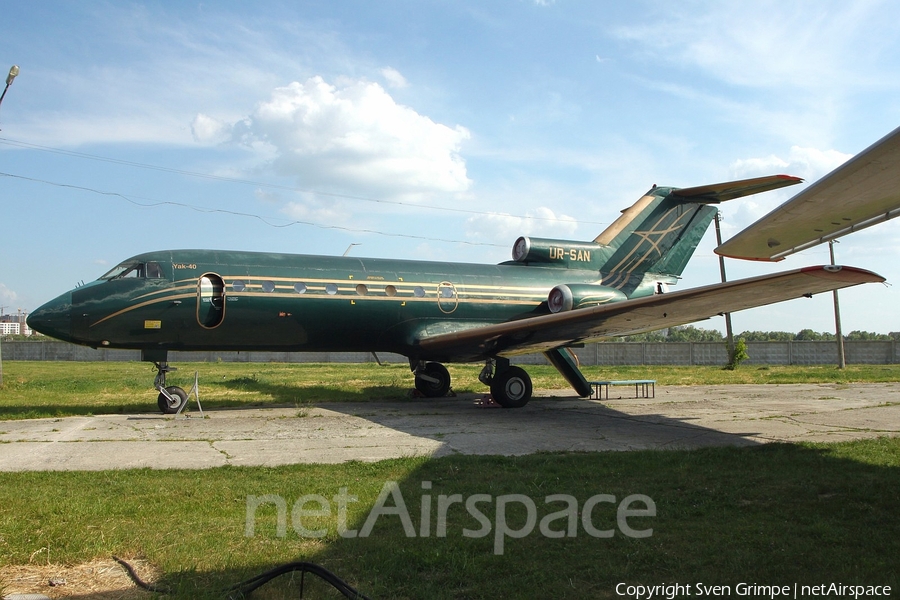 (Private) Yakovlev Yak-40 (UR-SAN) | Photo 248699