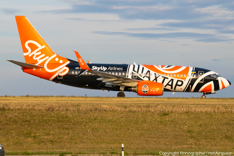 SkyUp Airlines Boeing 737-75C (UR-SQE) | Photo 524754