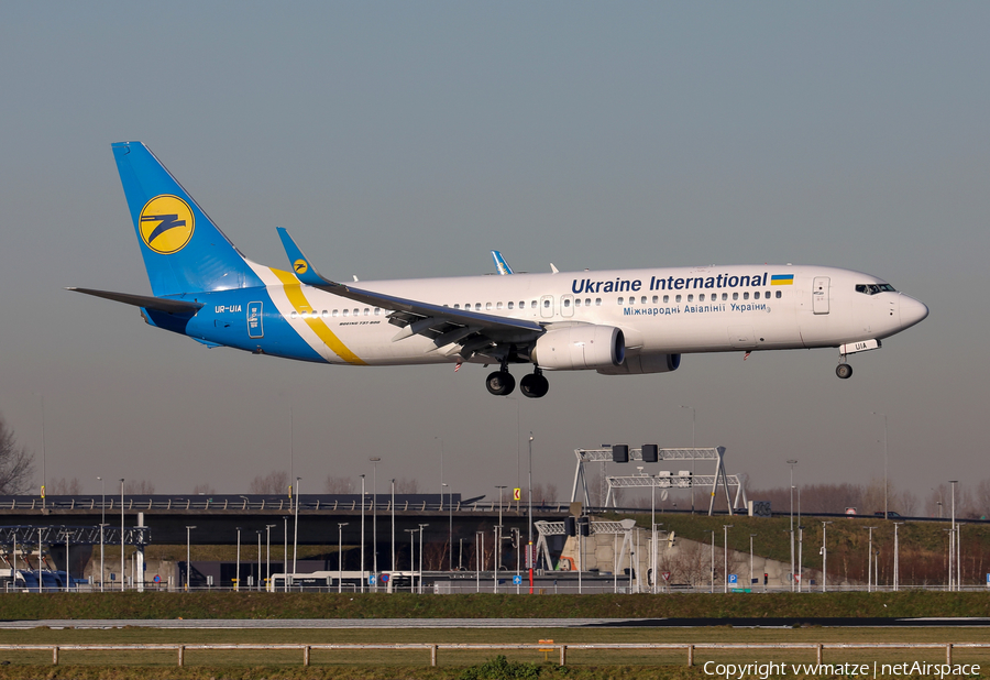 Ukraine International Airlines Boeing 737-8KV (UR-UIA) | Photo 429152