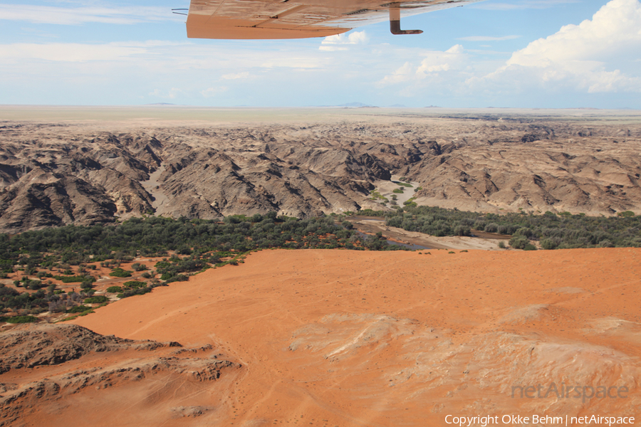 (Private) Cessna 210L Centurion (V5-LSZ) | Photo 37575