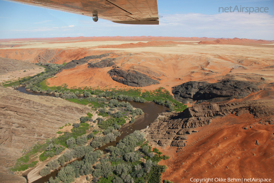 (Private) Cessna 210L Centurion (V5-LSZ) | Photo 37576